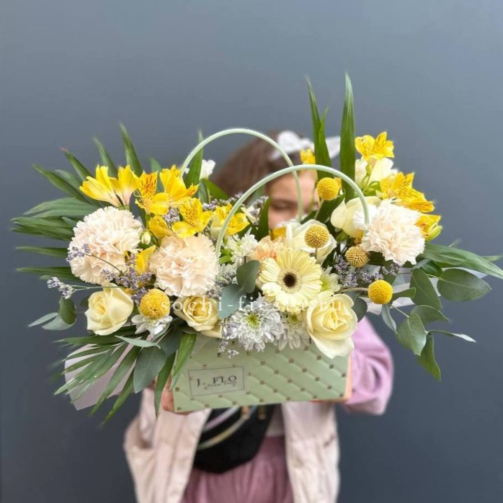 Сумочка с розами "Эпиа" в Курске