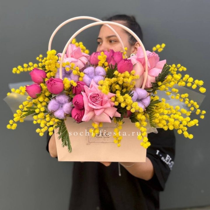 Сумочка мимозы и роз "Примавера" в Курске