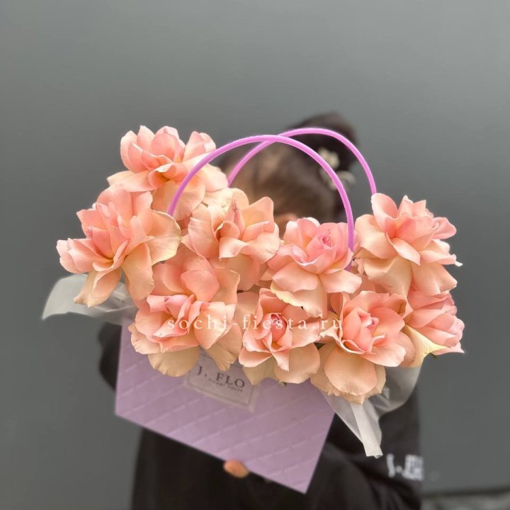 Сумочка с розами "Кети" в Курске