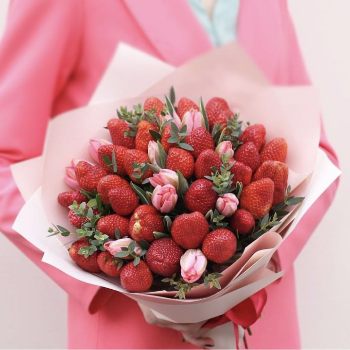 Тюльпаны и клубника в Курске