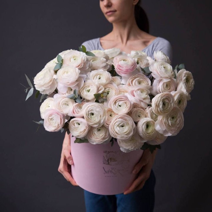 Бокс с ранункулюсами в Курске