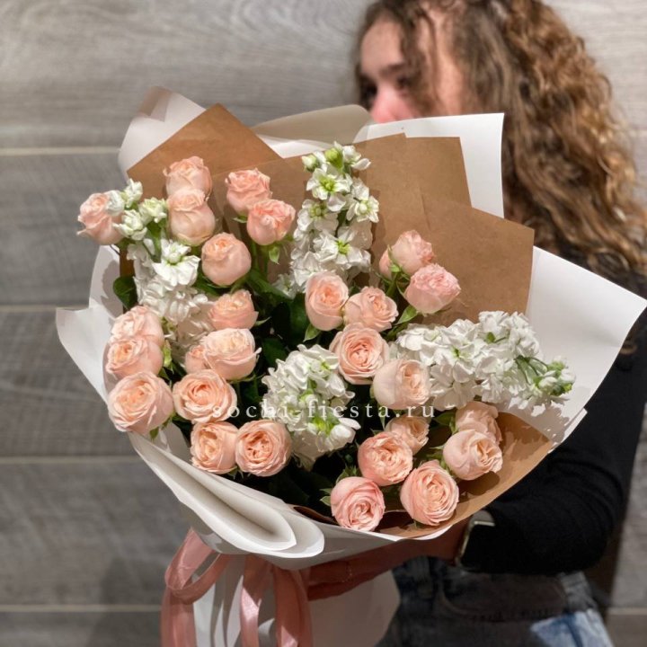 Букет бомбасти и маттиола в Курске