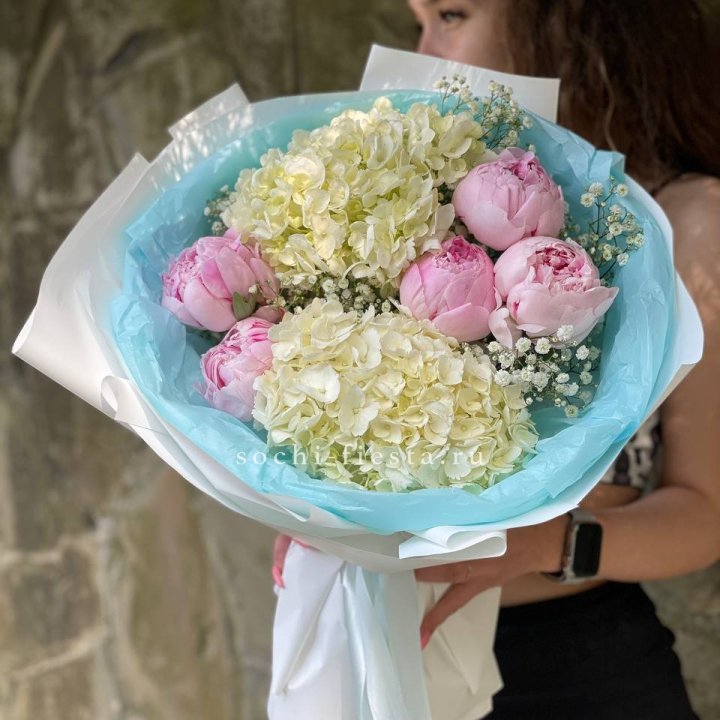 Букет с пионами "Блюсом" в Курске