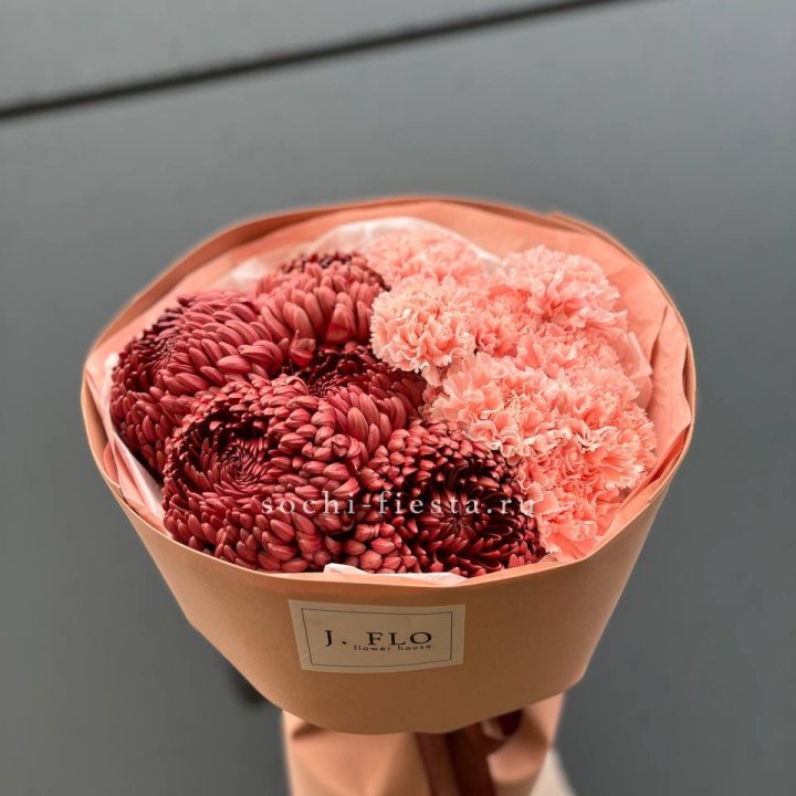 Букет хризантем и диантусов  в Курске