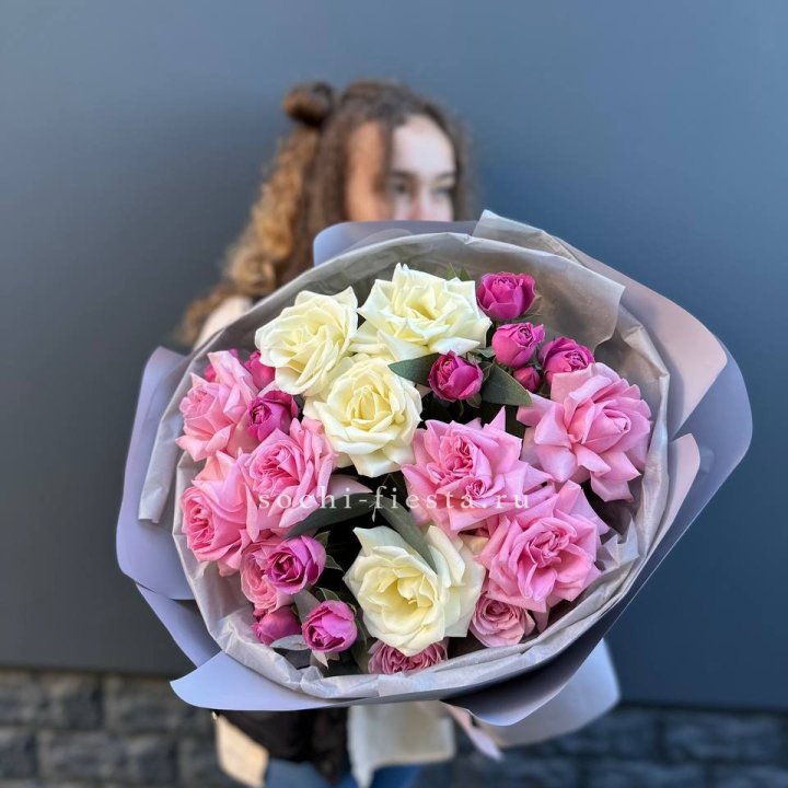 Букет французских и пионовидных роз в Курске