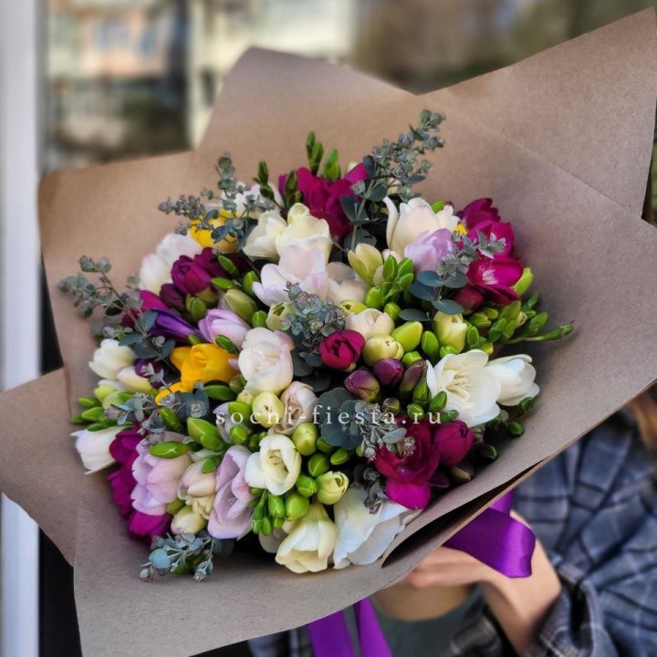 Букет фрезий "Радуга" в Курске
