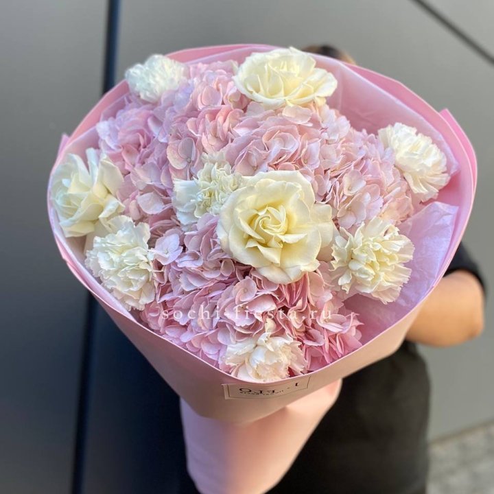  Букет гортензий и роз  в Курске