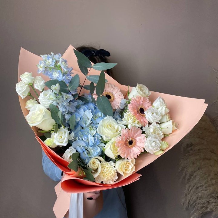 Букет гортензии и роз "Валенсия" в Курске