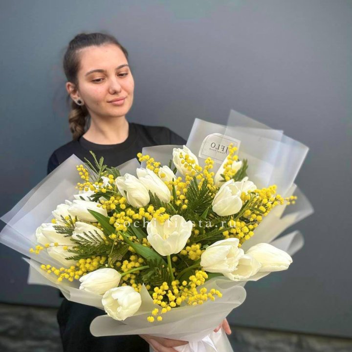 Букет тюльпанов и мимозы в Курске