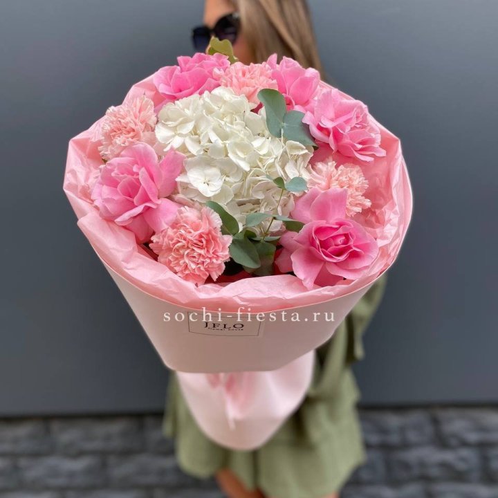  Букет роз и гортензии "Навола" в Курске