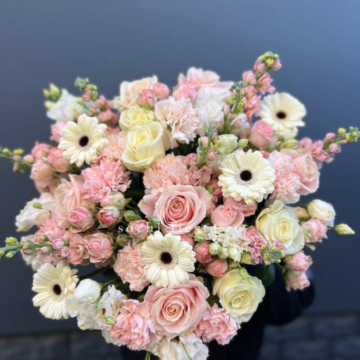 Авторский букет "Нежный" в Курске