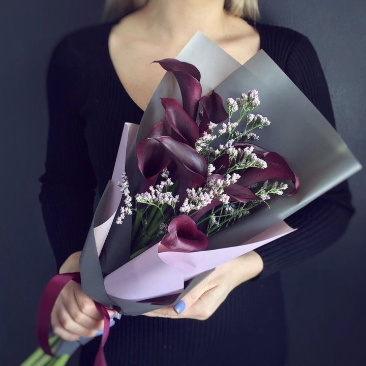 Букет фиолетовых калл в Курске