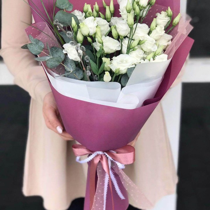 Эустомы с эвкалиптом в Курске