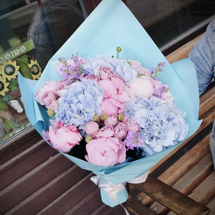 Букет с гортензиями "Блубери" в Курске