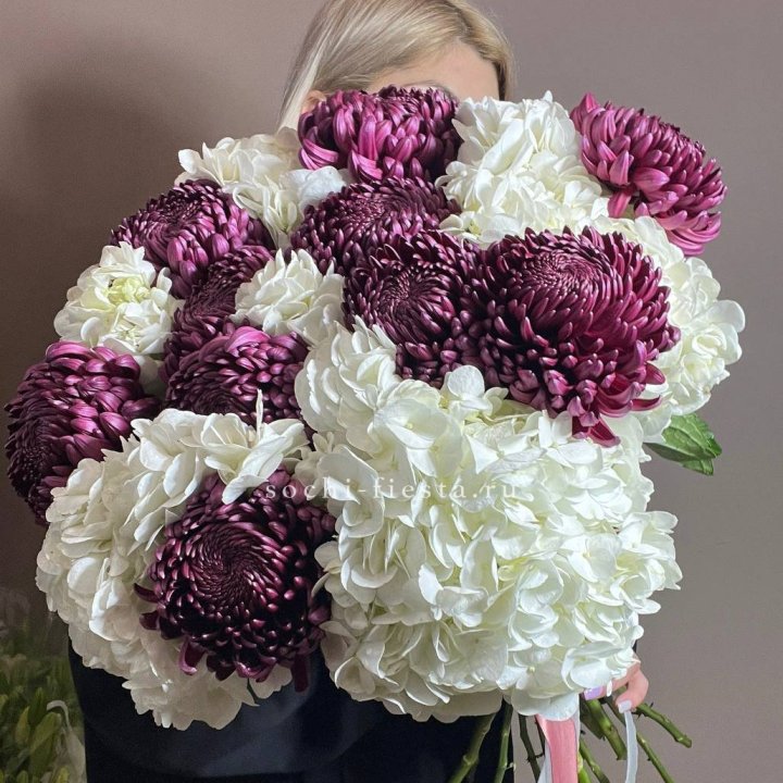 Охапка Бигуди и гортензий в Курске