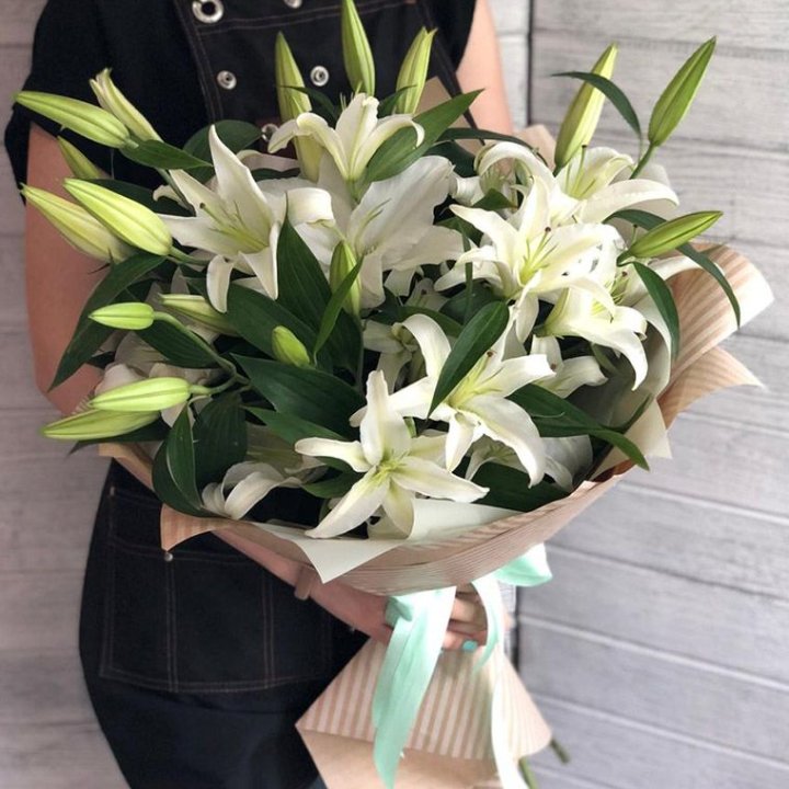 Букет белых лилий в Курске