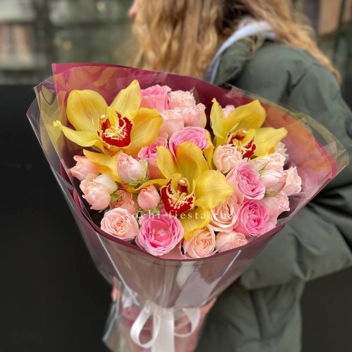  Букет орхидей и роз Есенья в Курске