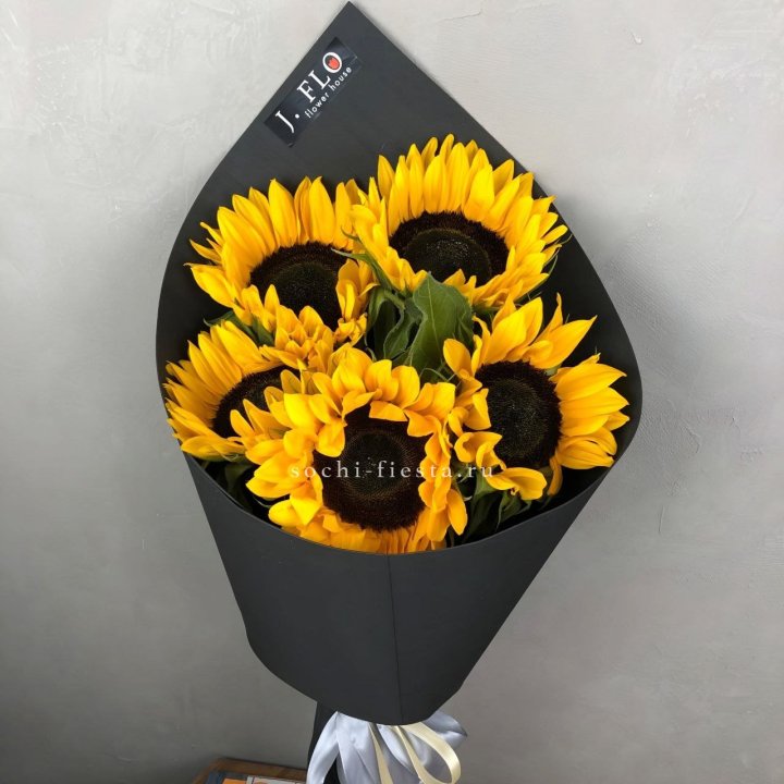 Букет из 5  подсолнухов в Курске