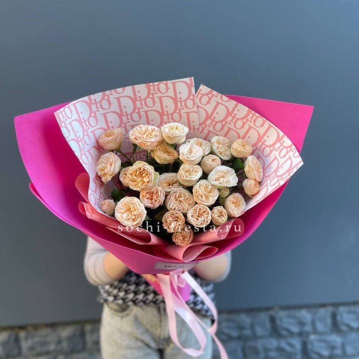 9 пионовидных роз в Курске