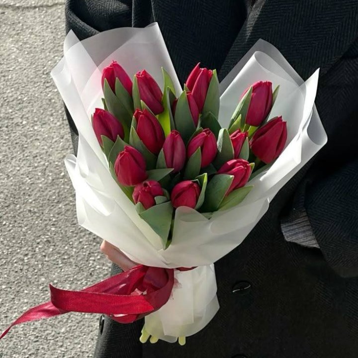 15 красных тюльпанов в Курске