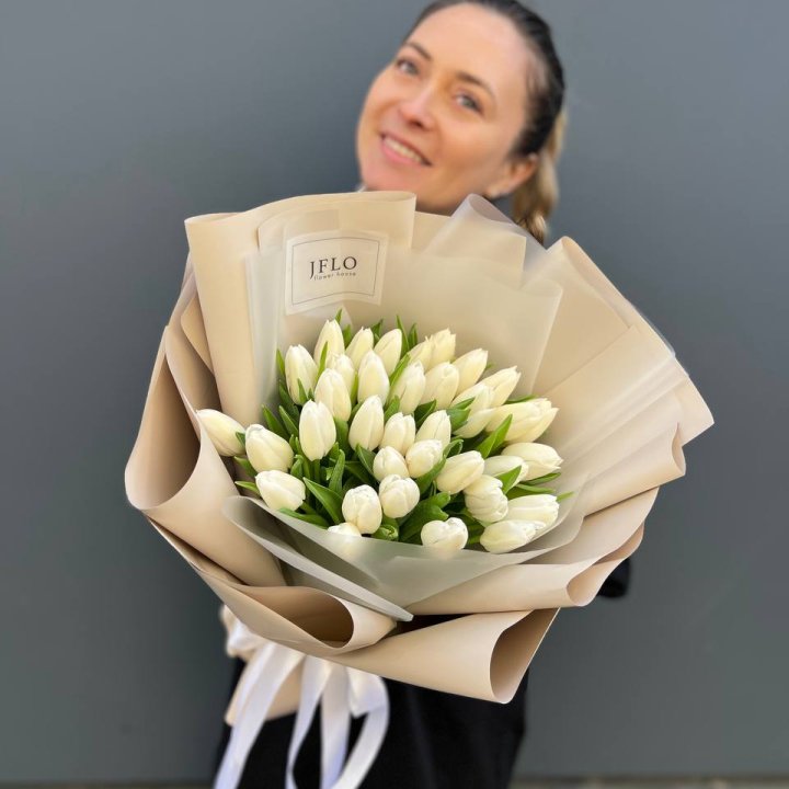 35 белых тюльпанов в Курске