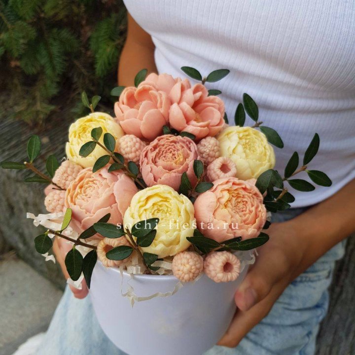 Шоколадный букет с ягодами в Курске