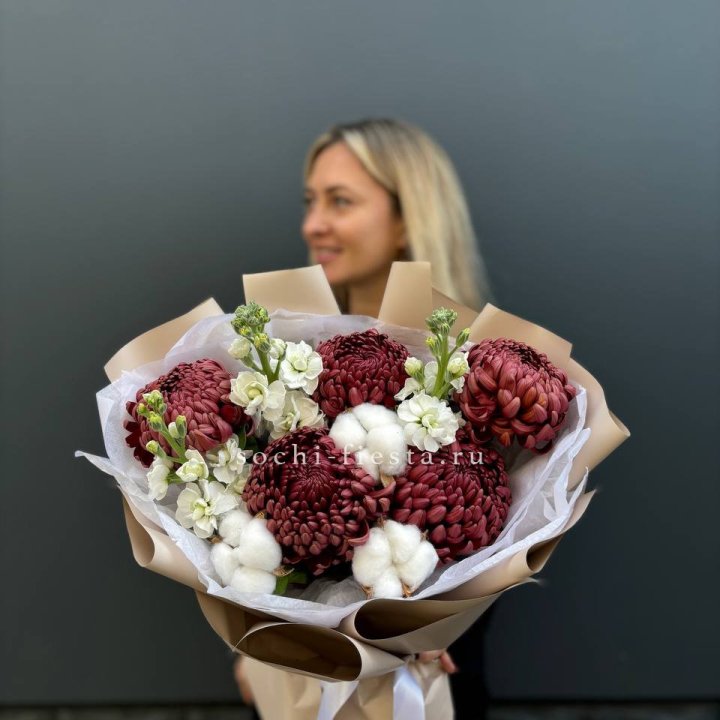 Хризантемы с маттиолой в Курске