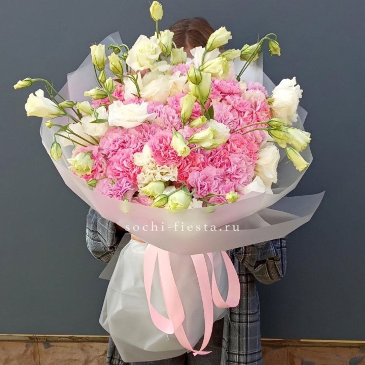 Букет из эустом и диантусов  в Курске