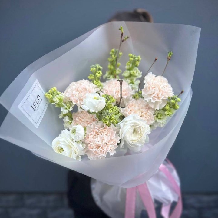 Букет маттиолы и ранункулюсов  в Курске