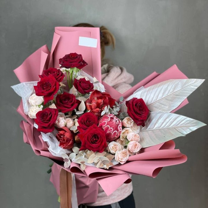 Дизайнерский букет "Ред Вильвет" в Курске