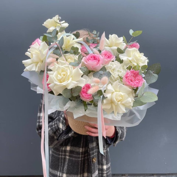 Кашпо с розами в Курске