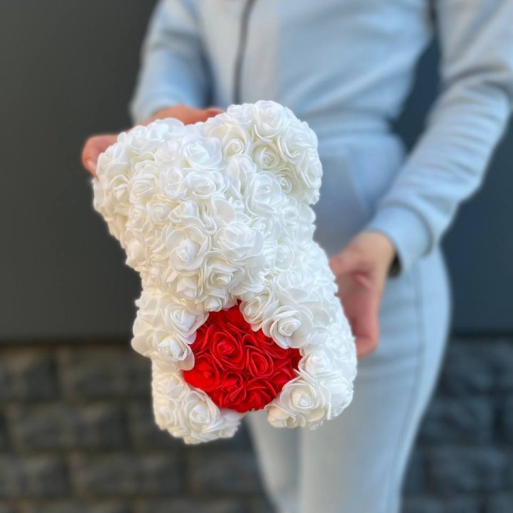 Медведь с красным седцем в Курске