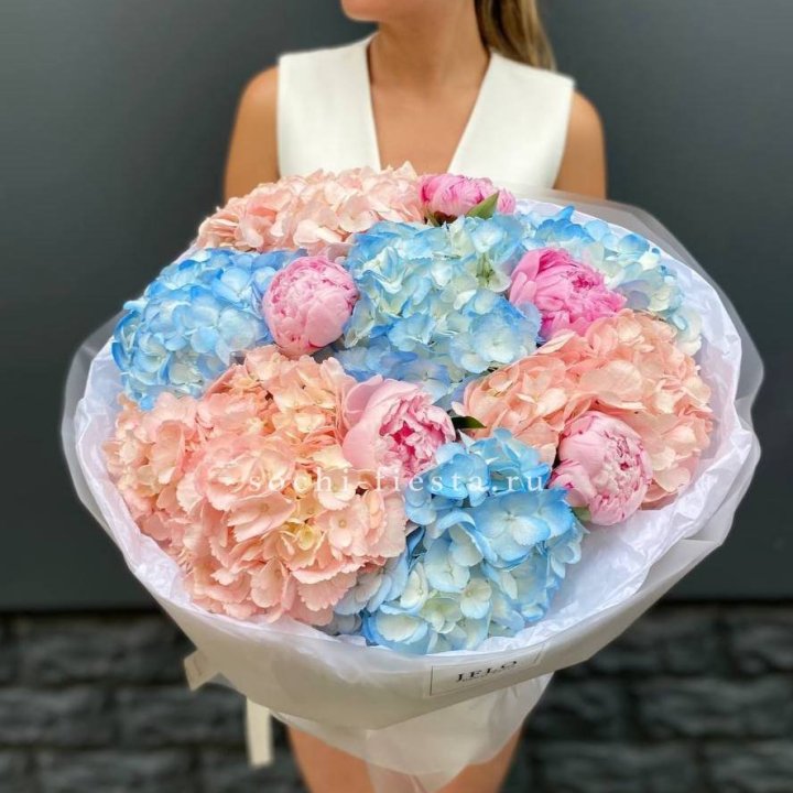 Дуобукет гортензии с пионами  в Курске