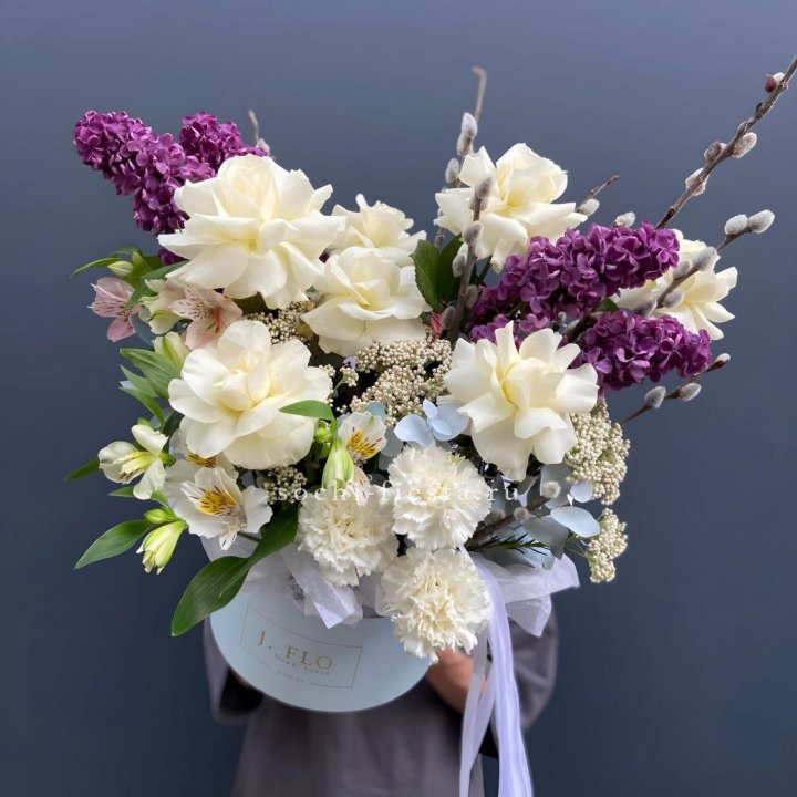 Цветочный бокс Французских роз и Сирени в Курске