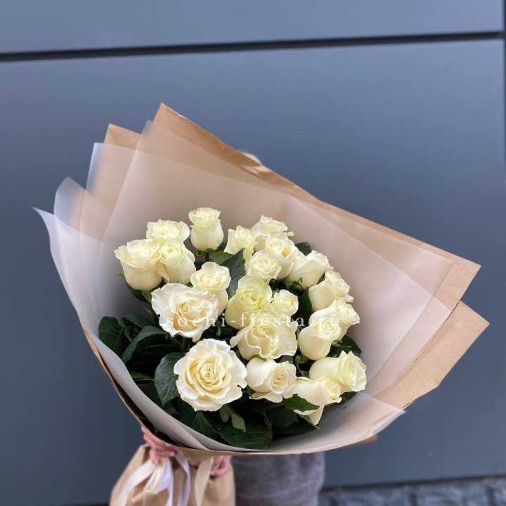  Букет  высоких белых роз   в Курске