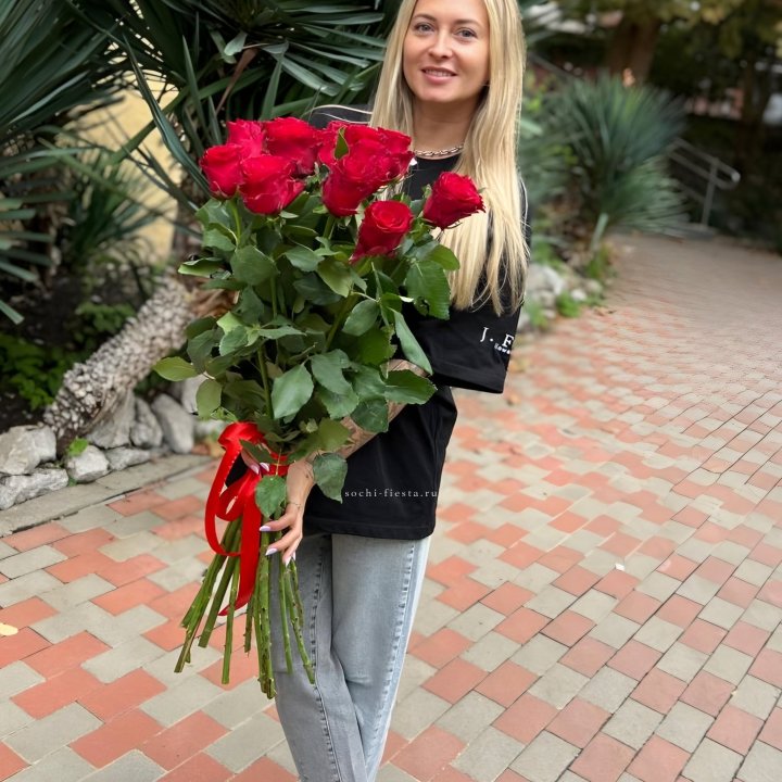 15 высоких красных роз в Курске