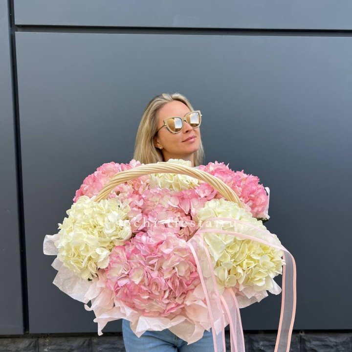 7 гортензий в корзине в Курске