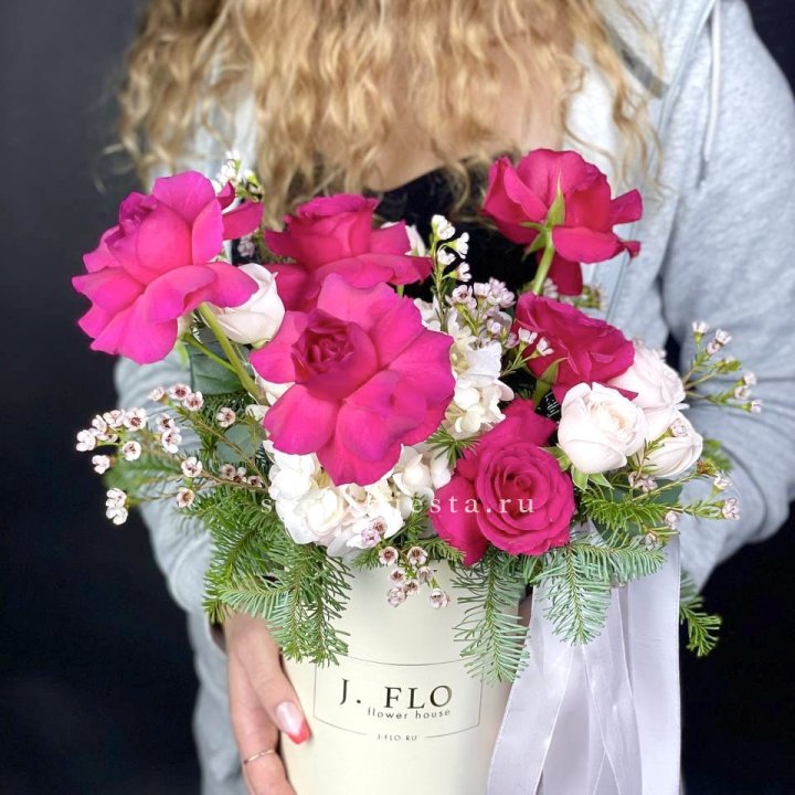 Новогодняя композиция в коробке пинк розе в Курске