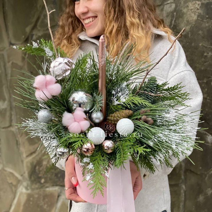 Новогодняя композиция в коробке пинк в Курске