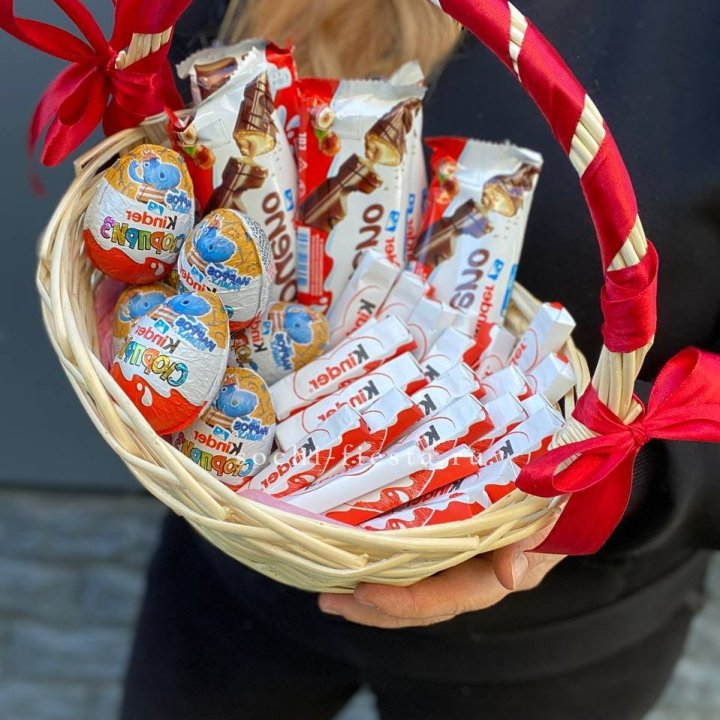 Корзина с киндерами  в Курске