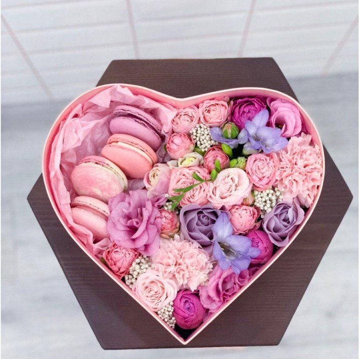 Бокс-сердце с макаронс  в Курске