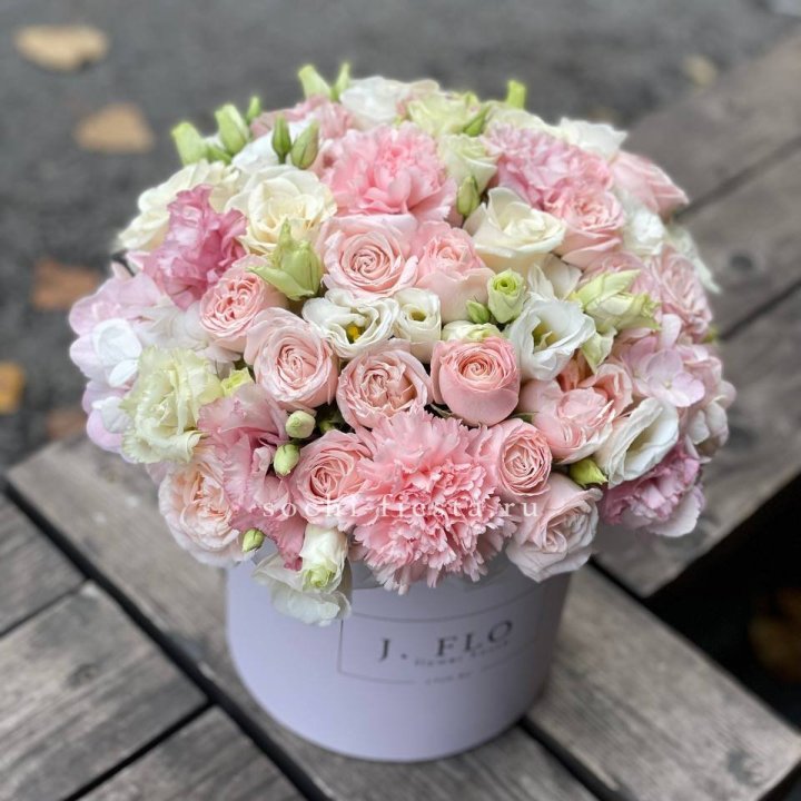 Цветочный бокс "Люксур" в Курске