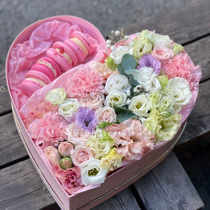 Бокс-сердце с макарон "Пинк" в Курске