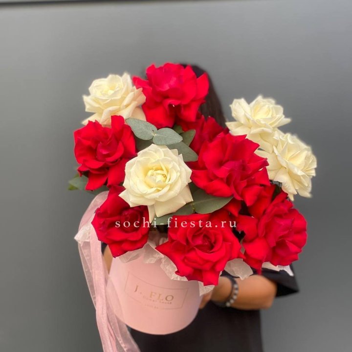 13 Французских роз в боксе в Курске