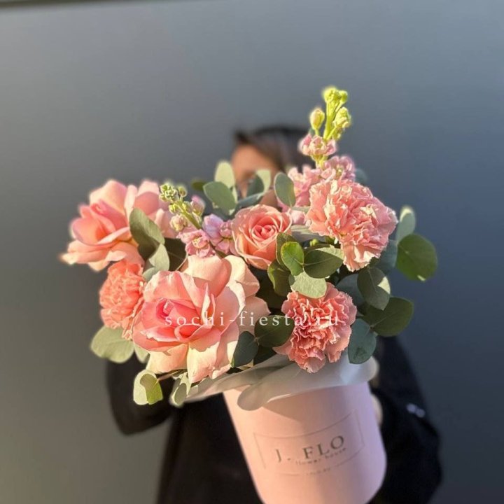 Цветы в боксе "Сизара" в Курске