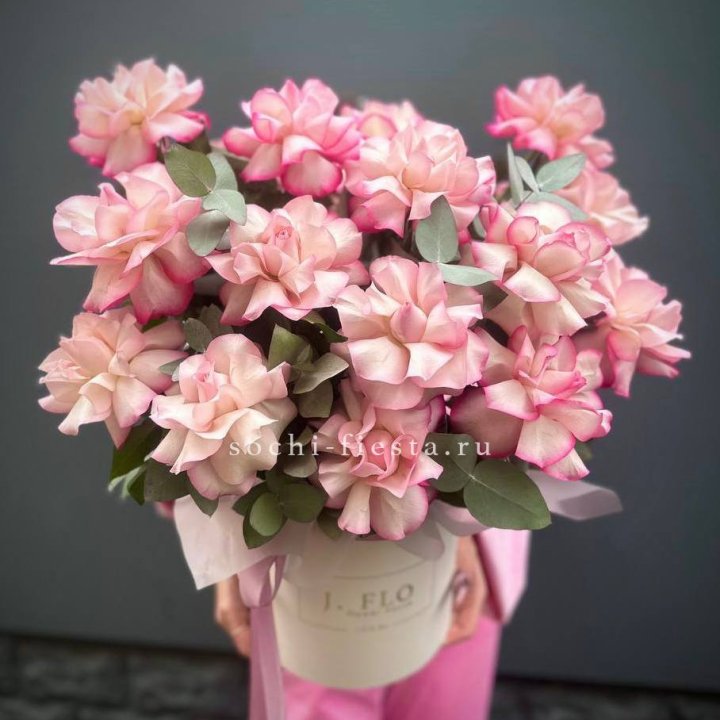 17 Французских  роз Венди в боксе в Курске