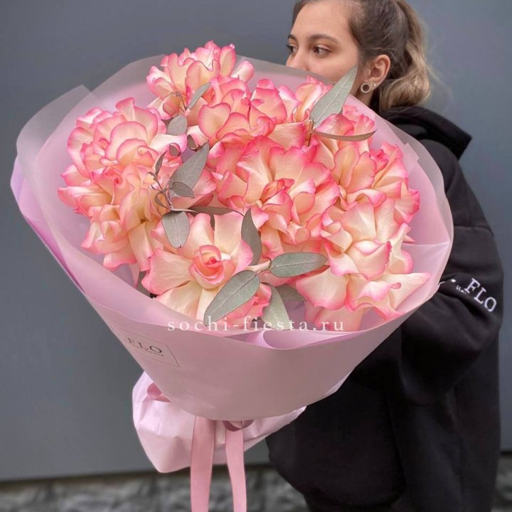 9 французских роз Джумилия в Курске