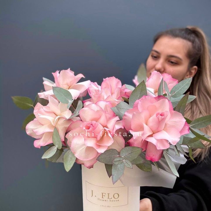 7 Французских роз в боксе в Курске
