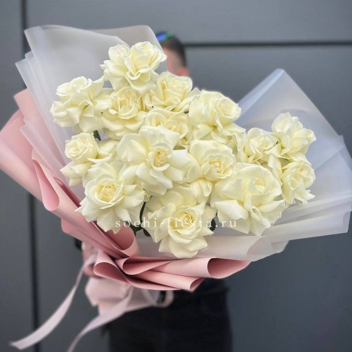 Букет из 15 французских роз Вайт дрим в Курске