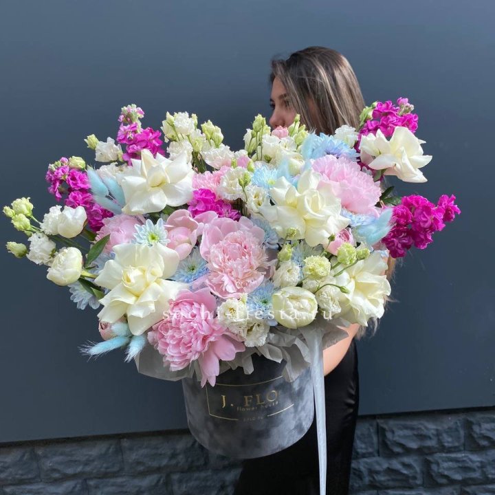 Дизайнерский цилиндр "Пионы гарден" в Курске